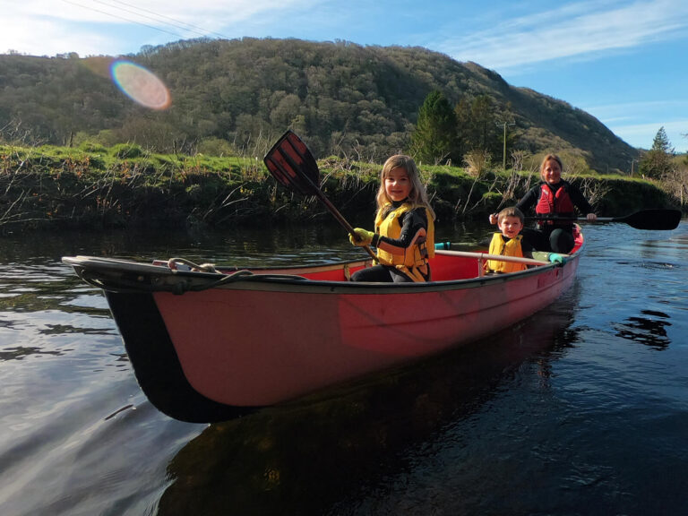 Relaxing canoe trips admiring the nature and picturesque Welsh scenery